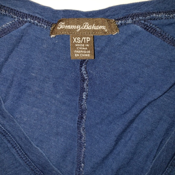 Tommy bahama xs womans ventage v-neck tshirt - Picture 2 of 4